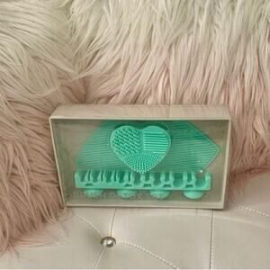 twelveNYC by Macy's Beauty Collection 3-PC DETOX BRUSH SET.  NWT in box!!